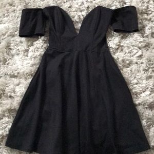 Tobin Deep Sweetheart Dress with Short Sleeves